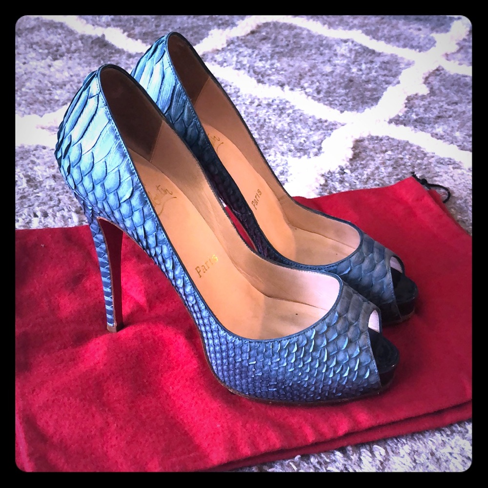 Unique sexy LOUBOUTIN .  Very rare